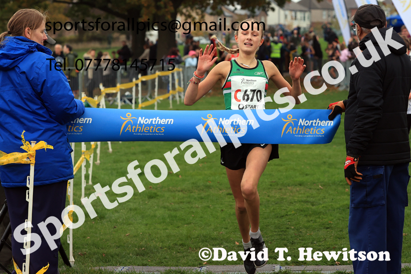 Girls Under-15s relay, 2025 Northern Cross Country Relays, Graves Park, Sheffield. Photo: David T. Hewitson/Sports for All Pics